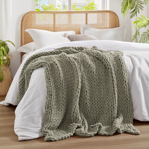 Madison Park Chunky Double Knit Handmade Throw Blanket in Grey, 50x60" MP50-6136