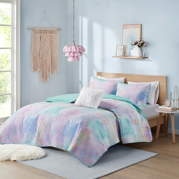 Intelligent Design Cassiopeia Watercolor Tie Dye Printed Quilt Set with Throw Pillow in Aqua, Twin/Twin XL ID13-2289