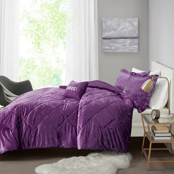 Intelligent Design Felicia Velvet Comforter Set with Throw Pillow in Purple, Twin/Twin XL ID10-1901