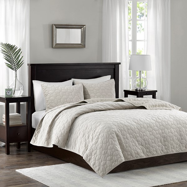 Madison Park Harper 3 Piece Velvet Quilt Set in Ivory, King/Cal King MP13-3302