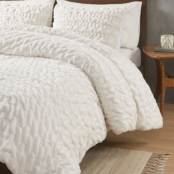 Madison Park Blair Ruched Fur Down Alternative Comforter Set in Ivory, Full/Queen MP10-8082