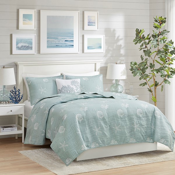 Harbor House Seaside 4 Piece Cotton Reversible Embroidered Quilt Set with Throw Pillow in Aqua, Full/Queen HH13-1547