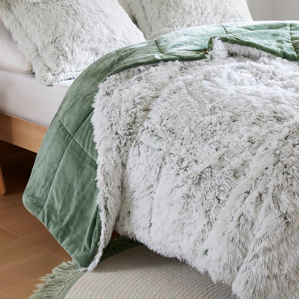 Intelligent Design Malea Shaggy Faux Fur Comforter Mini Set in Green/White, Twin/Twin XL ID10-2437