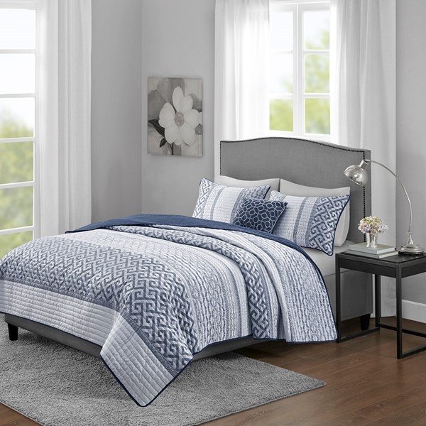 Madison Park Bennett 4 Piece Jacquard Quilt Set with Throw Pillow in Navy, King/Cal King MP13-7396