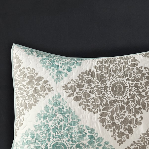 Madison Park Claire 6 Piece Printed Quilt Set with Throw Pillows in Aqua, Full/Queen MP13-1420