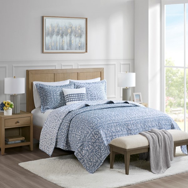 Madison Park Signature Harmony 4 Piece Oversized Reversible Matelasse Quilt Set with Throw Pillow in Blue, Full/Queen MPS13-500