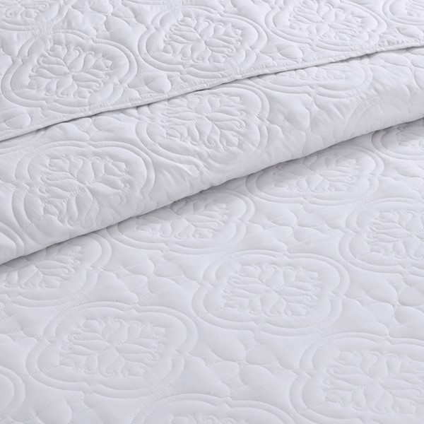 510 Design Oakley 3 Piece Reversible Bedspread Set in White, King/Cal King 5DS13-0293