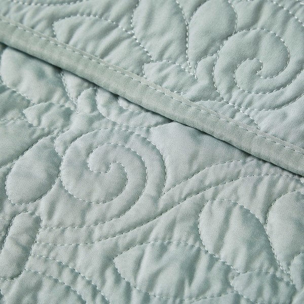 Madison Park Quebec Oversized Quilted Throw in Seafoam, 60x70" MP50-2987