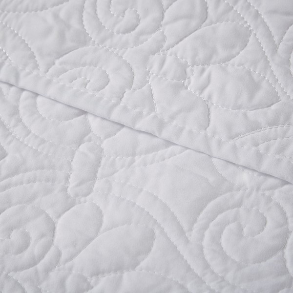 Madison Park Quebec Oversized Quilted Throw in White, 60x70" MP50-2986