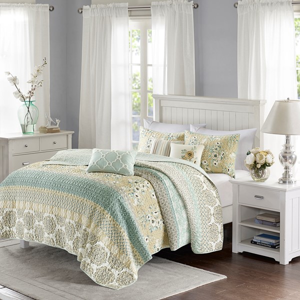 Madison Park Willa 6 Piece Cotton Quilt Set with Throw Pillows in Green, Full/Queen MP13-3240