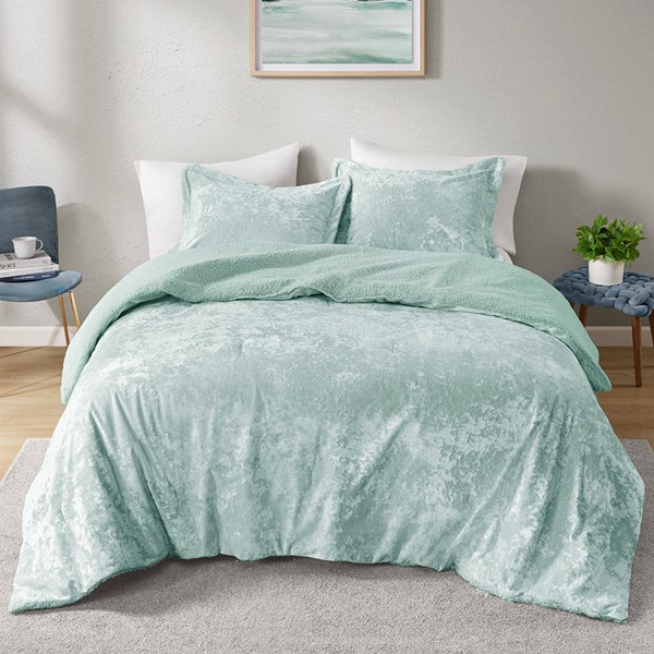 Intelligent Design Mira Crushed Velvet Sherpa Reversible Comforter Set in Aqua, King/Cal King ID10-2384