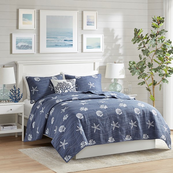 Harbor House Seaside 4 Piece Cotton Reversible Embroidered Quilt Set with Throw Pillow in Navy, Full/Queen HH13-1835