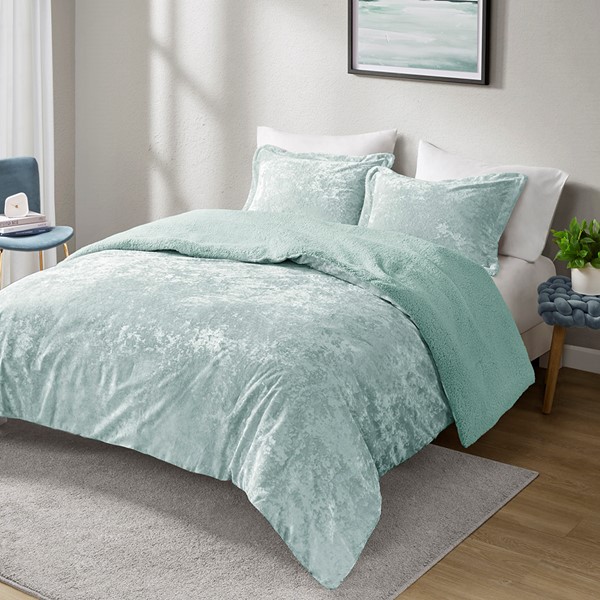 Intelligent Design Mira Crushed Velvet Sherpa Reversible Comforter Set in Aqua, King/Cal King ID10-2384