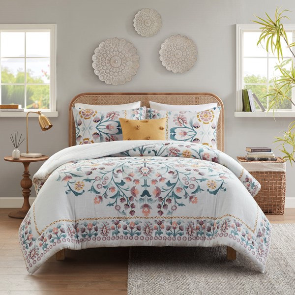 Madison Park Gemma 4 Piece Floral Comforter Set with Throw Pillow in White/Multi, King/Cal King MP10-8284