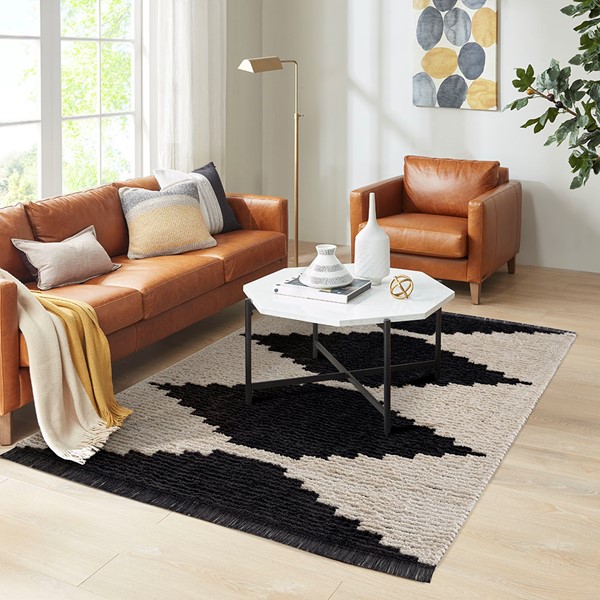 Madison Park Amanda Black & Ivory Modern Area Rug in Black/Ivory, 6x9' MP35-7596