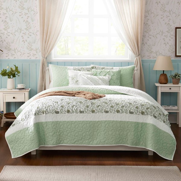 Madison Park Dawn 6 Piece Cotton Percale Quilt Set with Throw Pillows in Sage Green, King/Cal King MP13-8602