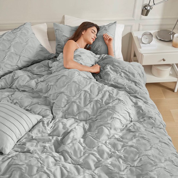 Comfort Spaces Bailey Diamond Pintuck Pleated Woven Comforter Set in Gray, Full/Queen AM10-0162