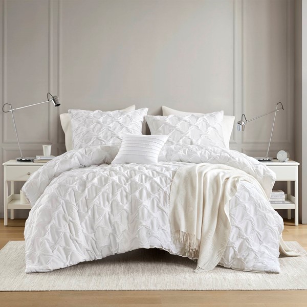 Comfort Spaces Bailey Diamond Pintuck Pleated Woven Comforter Set in White, Full/Queen AM10-0159