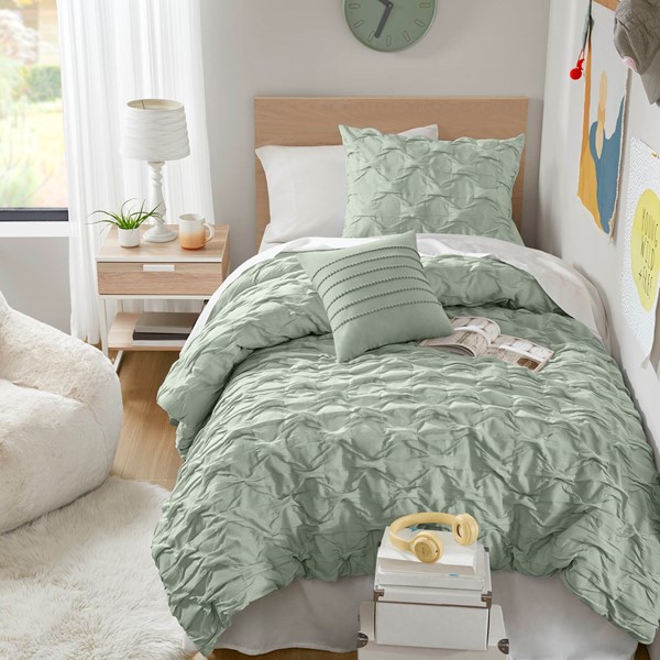 Comfort Spaces Bailey Diamond Pintuck Pleated Woven Comforter Set in Green, Twin/Twin XL AM10-0164