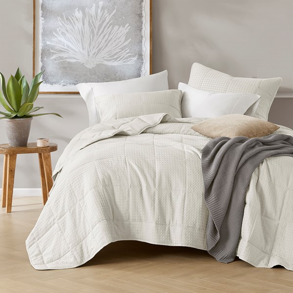 Comfort Spaces Aera Waffle Weave Textured Quilt Set in White, Full/Queen AM14-0375