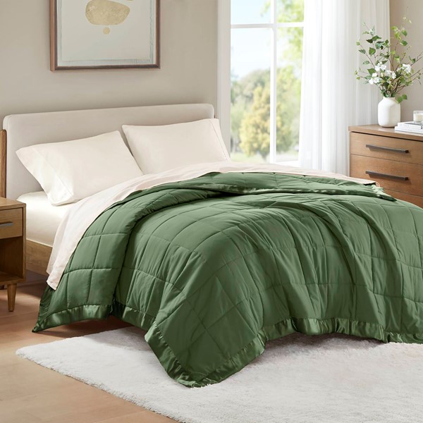 Madison Park Windom Lightweight Down Alternative Blanket with Satin Trim in Green, Full/Queen MP51-8647