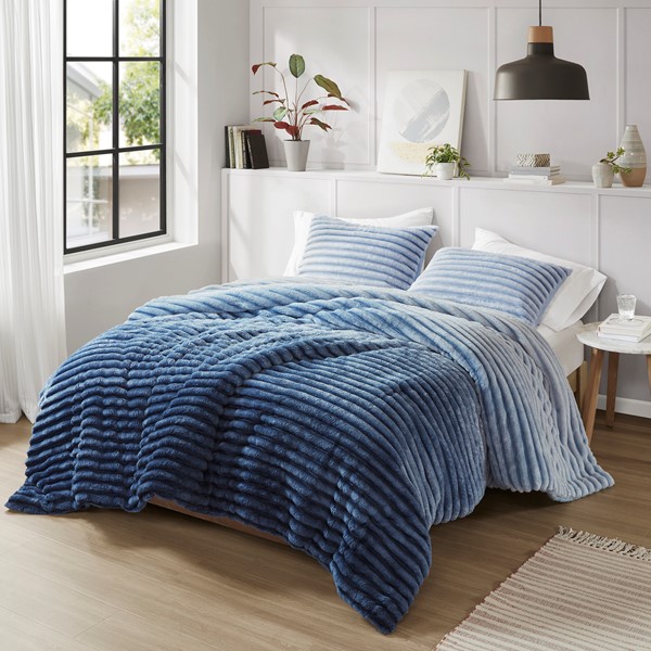 Intelligent Design Ombak Fluffy Ribbed Plush Comforter Set in Blue Ombre, Full/Queen AM10-0384