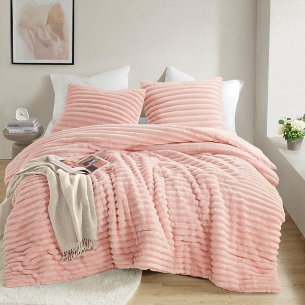 Intelligent Design Ombak Fluffy Ribbed Plush Comforter Set in Pink, Full/Queen AM10-0275