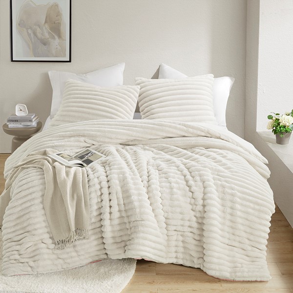 Intelligent Design Ombak Fluffy Ribbed Plush Comforter Set in Ivory, Full/Queen AM10-0287