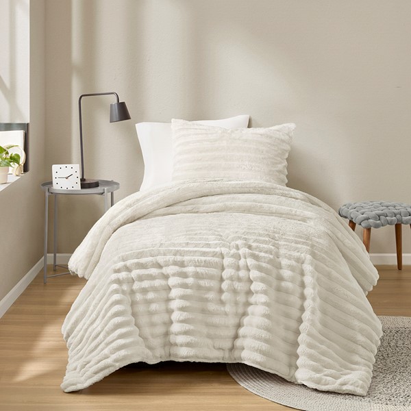 Intelligent Design Ombak Fluffy Ribbed Plush Comforter Set in Ivory, Full/Queen AM10-0287