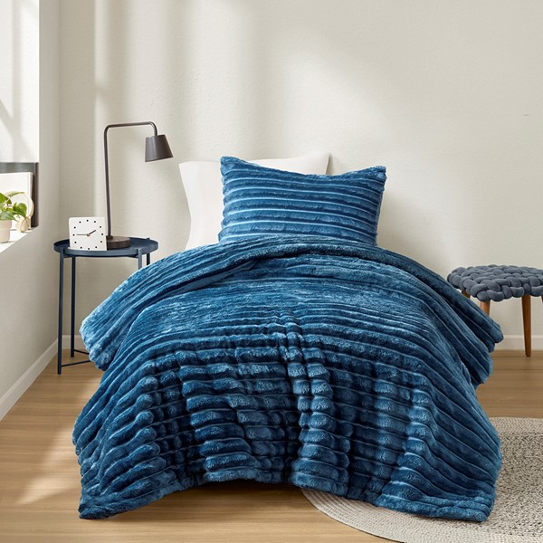 Intelligent Design Ombak Fluffy Ribbed Plush Comforter Set in Blue, Full/Queen AM10-0284