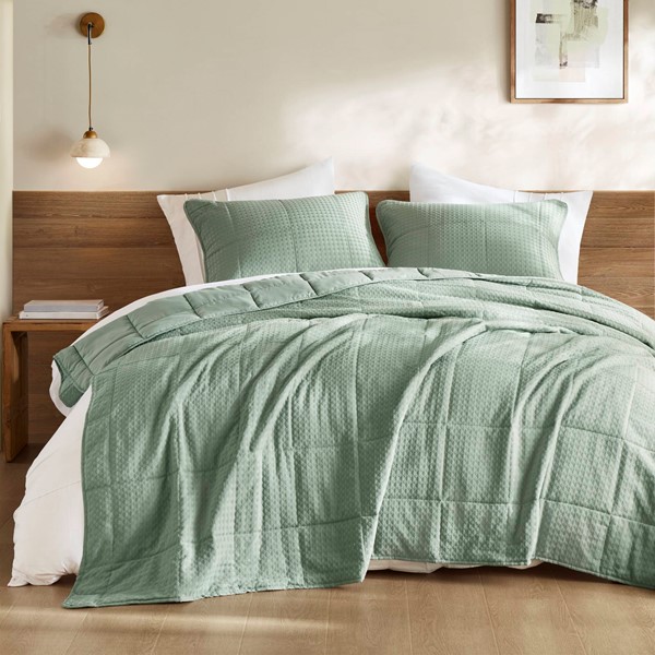 Comfort Spaces Aera Waffle Weave Textured Quilt Set in Green, Full/Queen AM14-0369