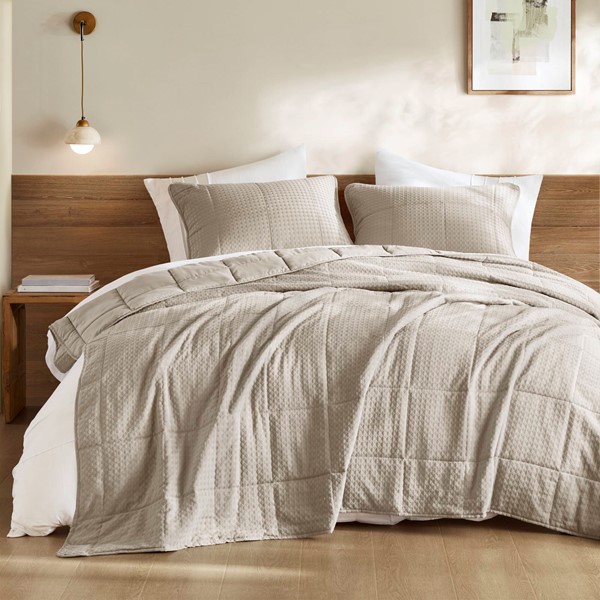 Comfort Spaces Aera Waffle Weave Textured Quilt Set in Neutral, Full/Queen AM14-0372