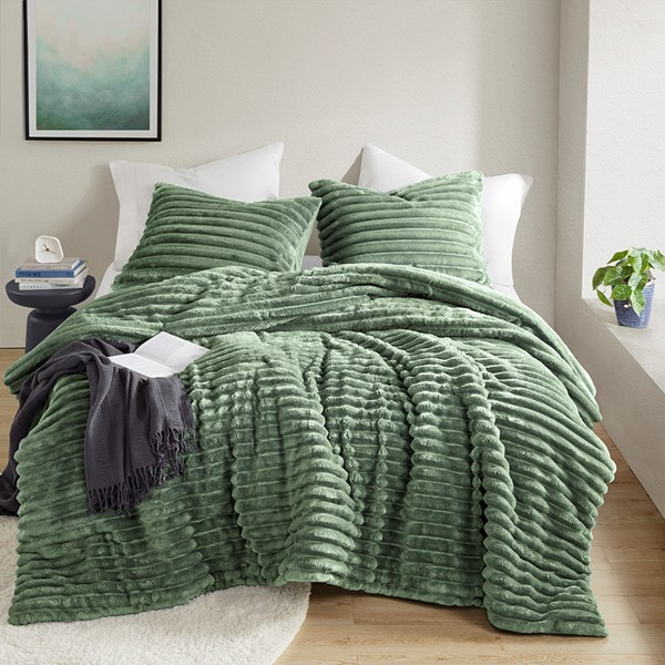 Intelligent Design Ombak Fluffy Ribbed Plush Comforter Set in Green, Full/Queen AM10-0281
