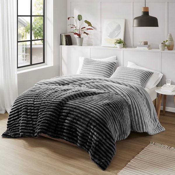Intelligent Design Ombak Fluffy Ribbed Plush Comforter Set in Grey Ombre, Full/Queen AM10-0381