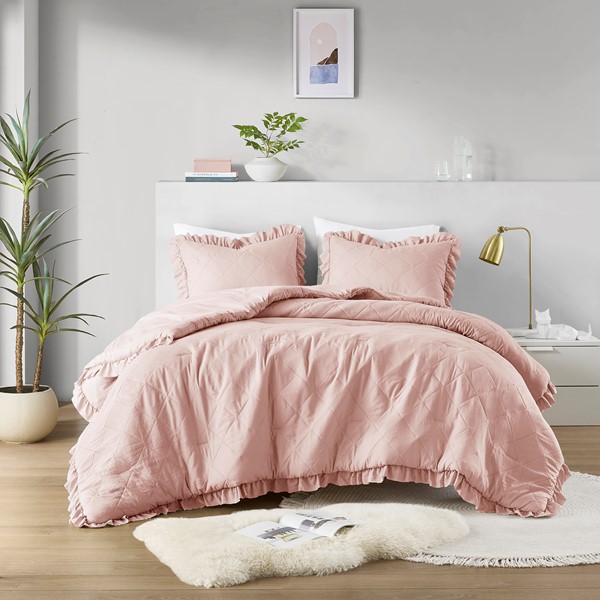 Comfort Spaces Hannah Diamond Quilted Ruffle Edge Comforter Set in Blush, Full/Queen AM10-0186
