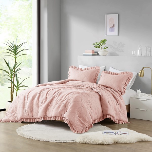 Comfort Spaces Hannah Diamond Quilted Ruffle Edge Comforter Set in Blush, Full/Queen AM10-0186